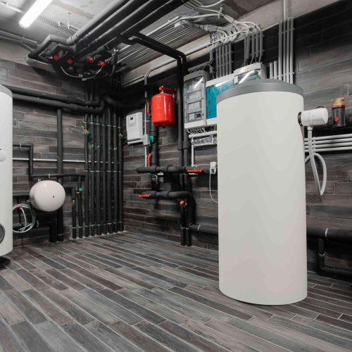 Tervezés és kivitelezés | Stiebel Eltron levegő-víz hőszivattyús hőtermelés, padló és mennyezet szerkezettemperált hőleadókal, használati vízvezeték rendszer. Helios hővisszanyerős központi lakásszellőztető. Rehau Neasmart 2 épületvezérlés.